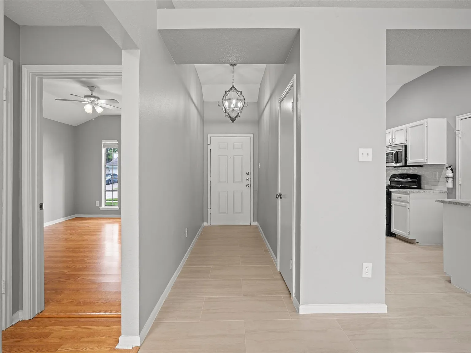 3 bed, 2.0 bath, 1437 sqft, $1,995 — Photo 4