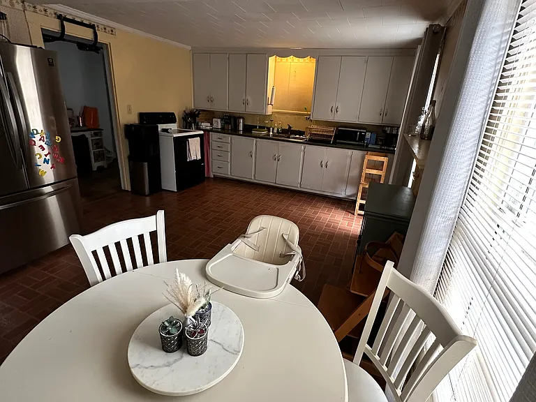1231 N College St — Photo 12