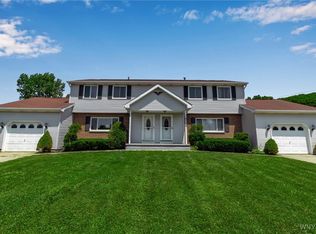 6192 Thornwood Dr, Hamburg, NY 14075