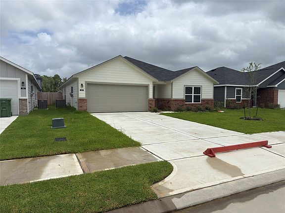 2nd image of 512 Oak Chase Ave