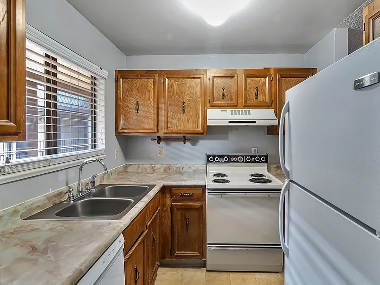 3233 Lakeside Dr #303 — Photo 16