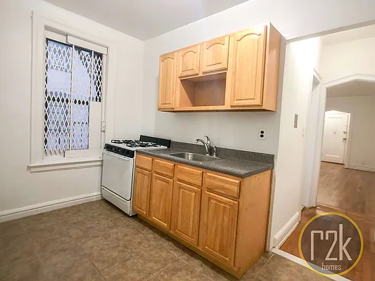 Rented by Realty 2000 Corp | media 2