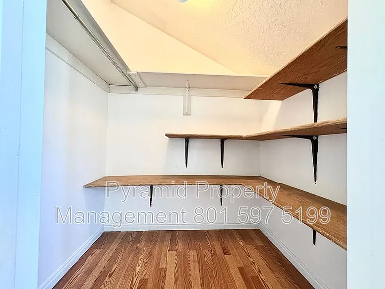 1099 W Shepard Ln — Photo 11