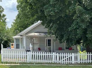 327 8th Ave, Baraboo, WI 53913