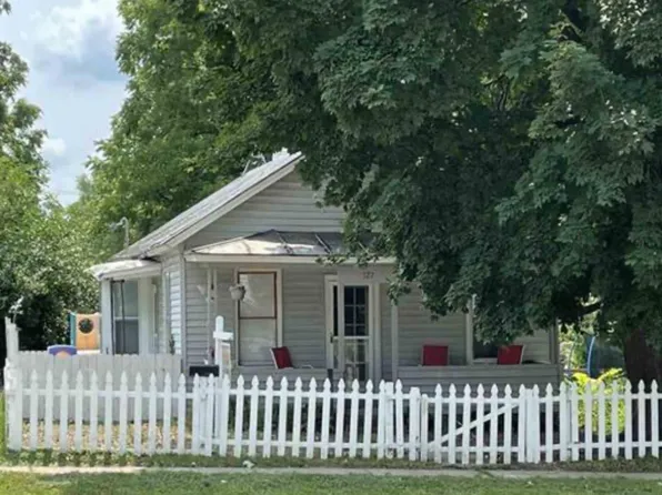 327 8th Avenue, Baraboo, WI 53913