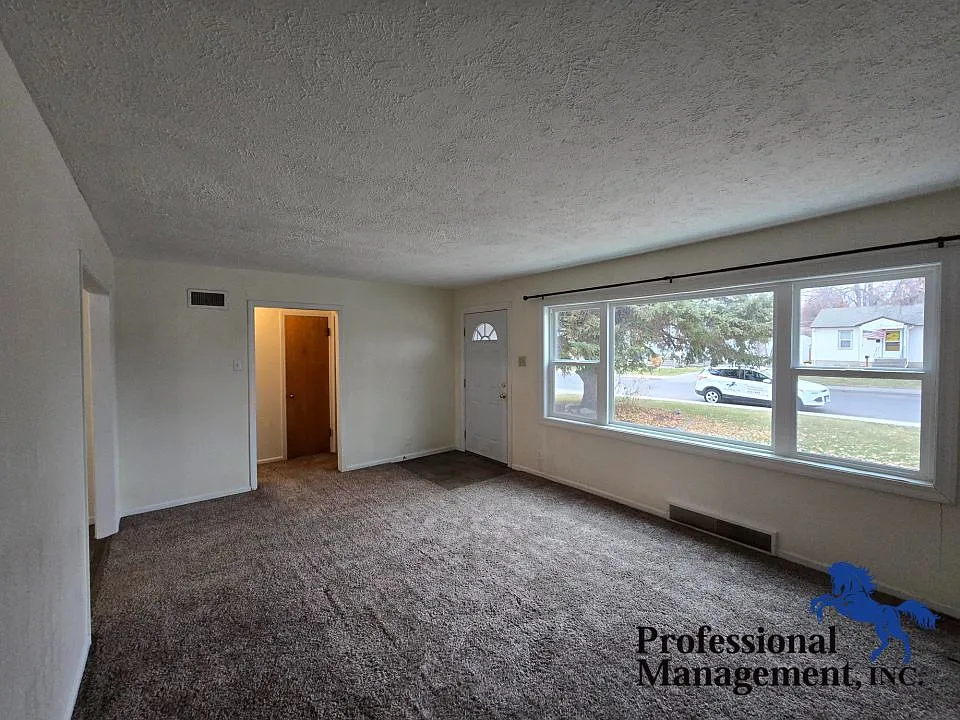 2 bed, 1.0 bath, 797 sqft, $1,495 — Photo 2