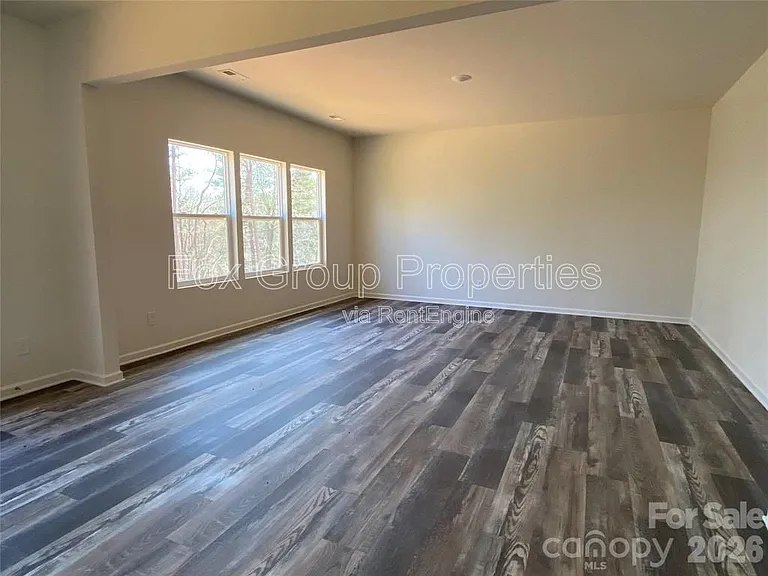 1662 Nicholas Way — Photo 4