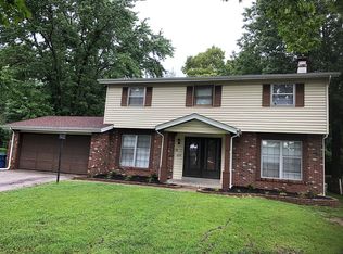 5717 Hidden Cove Ln, Florissant, MO 63034