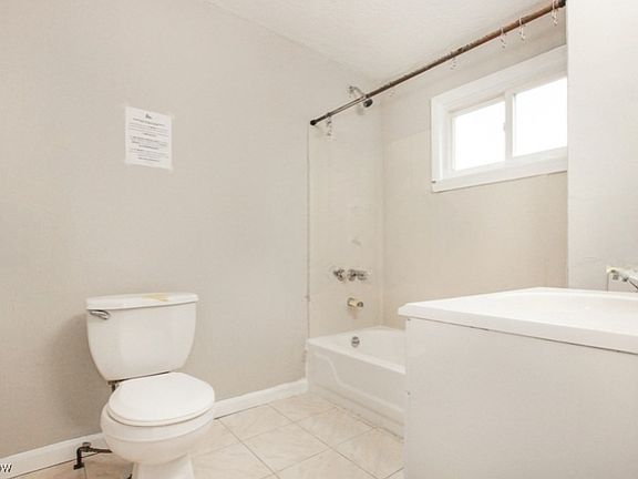 5th image of 3378 Meadowbrook Blvd