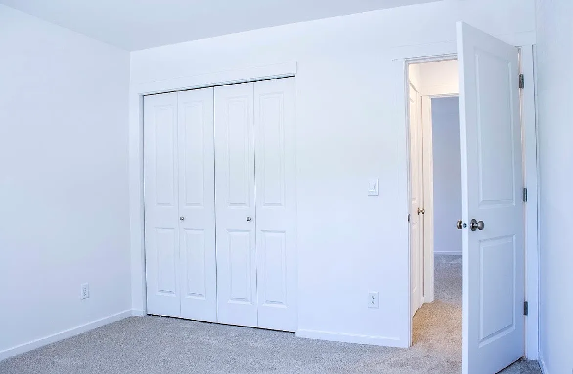 5 bed, 2625 sqft, $1,000 — Photo 2
