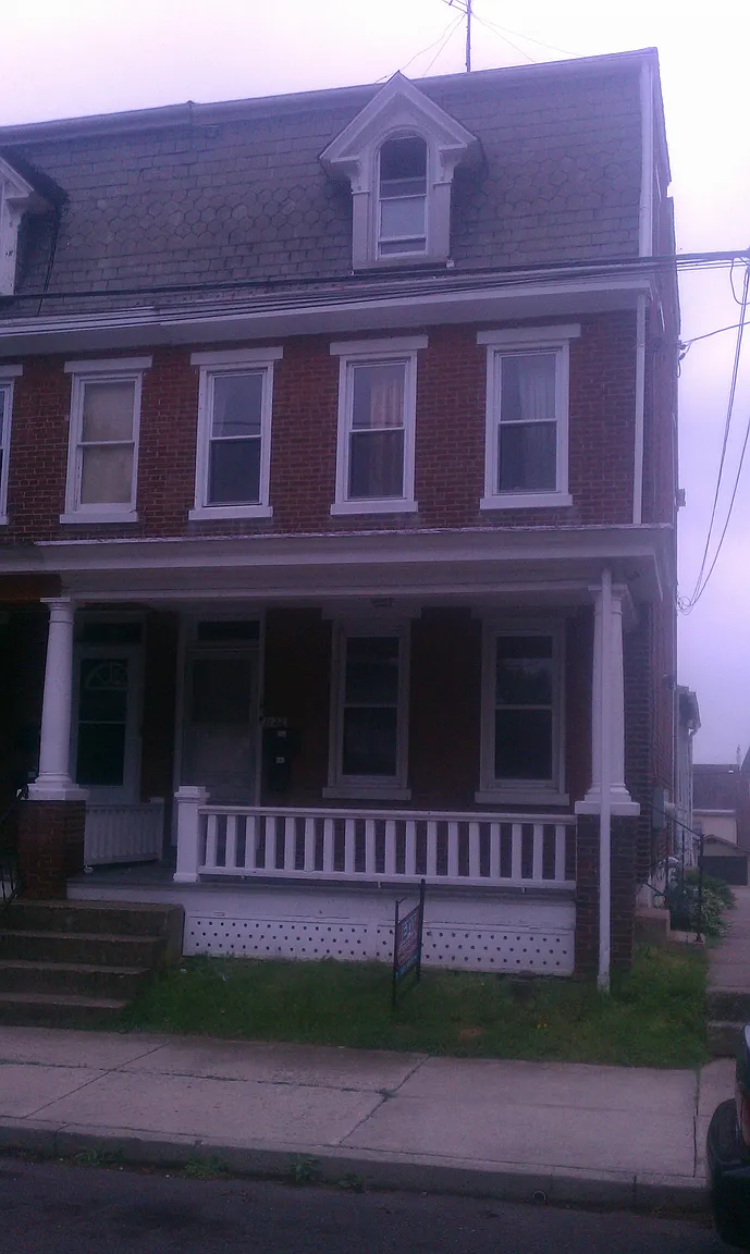 1122 Queen St photo 1