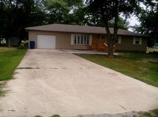 465 Hunt St, Brookfield, MO 64628