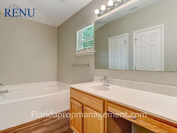 3rd image of 9532 N Watershed Dr