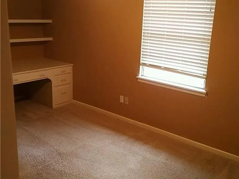 1720 E Zion Rd — Photo 10