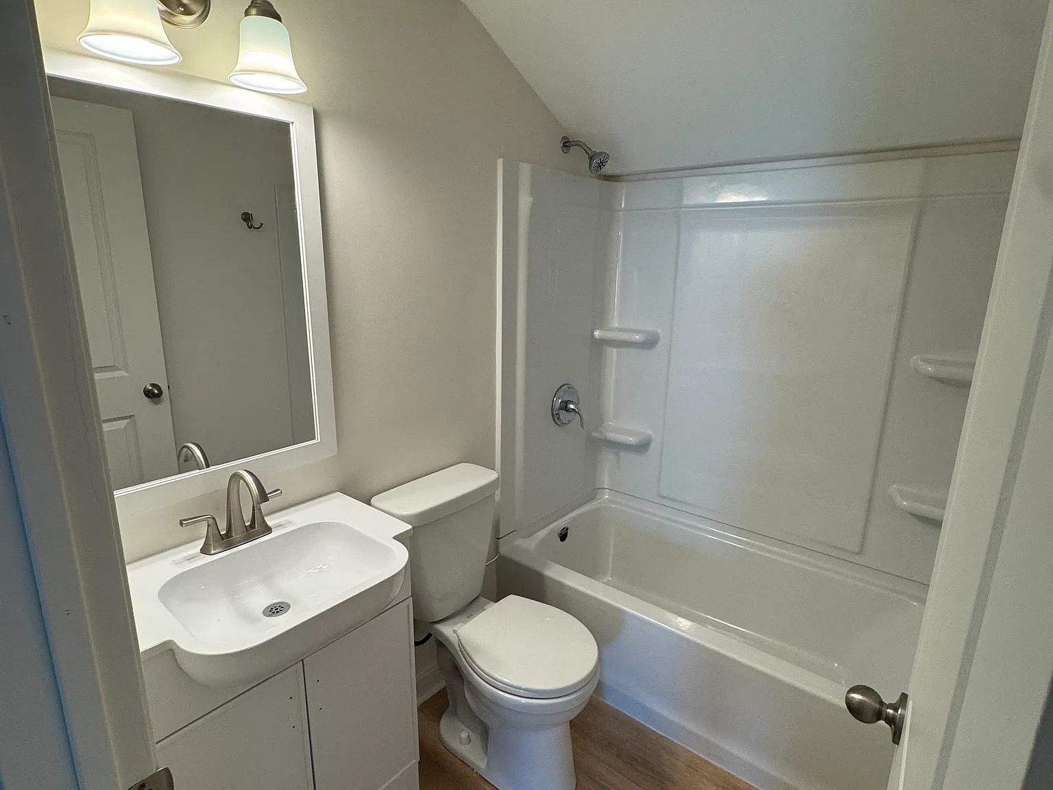2 bed, 800 sqft, $1,300 — Photo 3