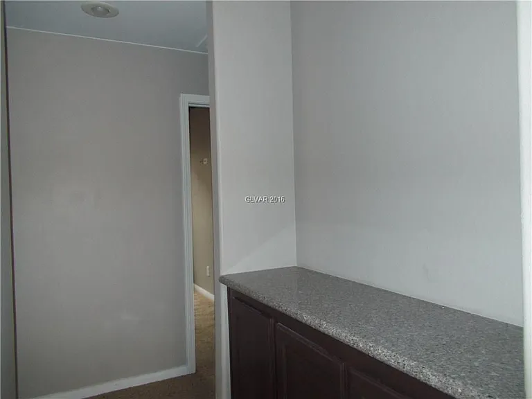 1500 Iron Springs Dr — Photo 7