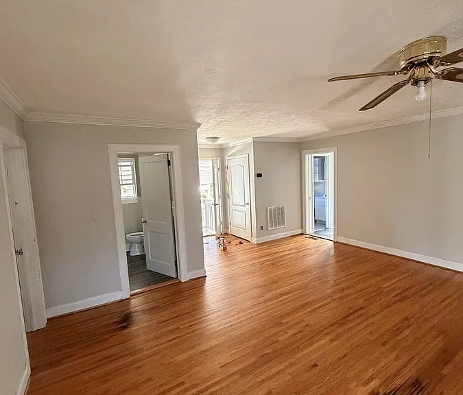 25 Louise Ave — Photo 2