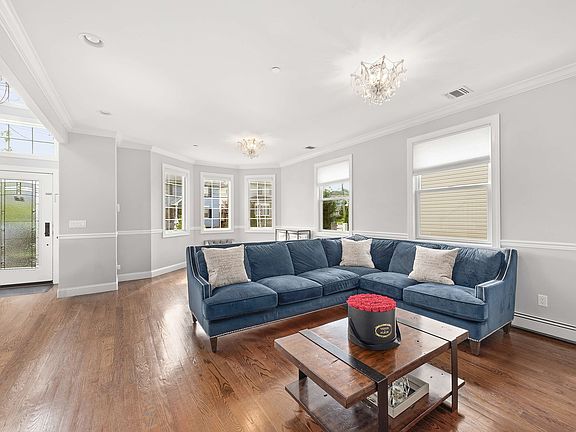 4th image of 57 Delaware Ave