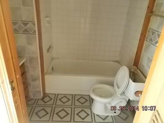 4th image of 124 Hawkes Ave