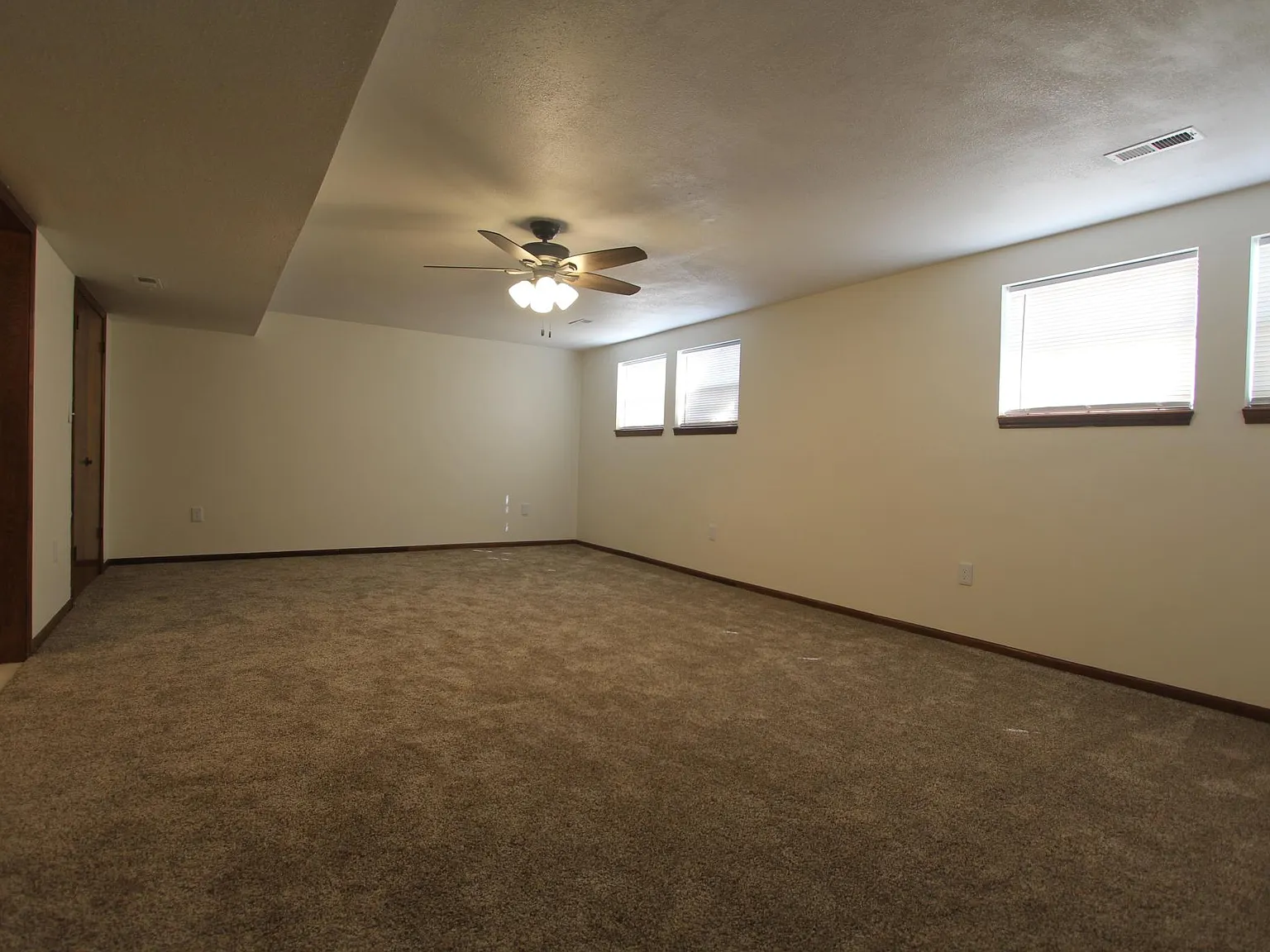 3 bed, 2.5 bath, 1800 sqft, $1,775 — Photo 2