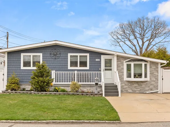225 Montgomery Avenue, West Babylon, NY 11704