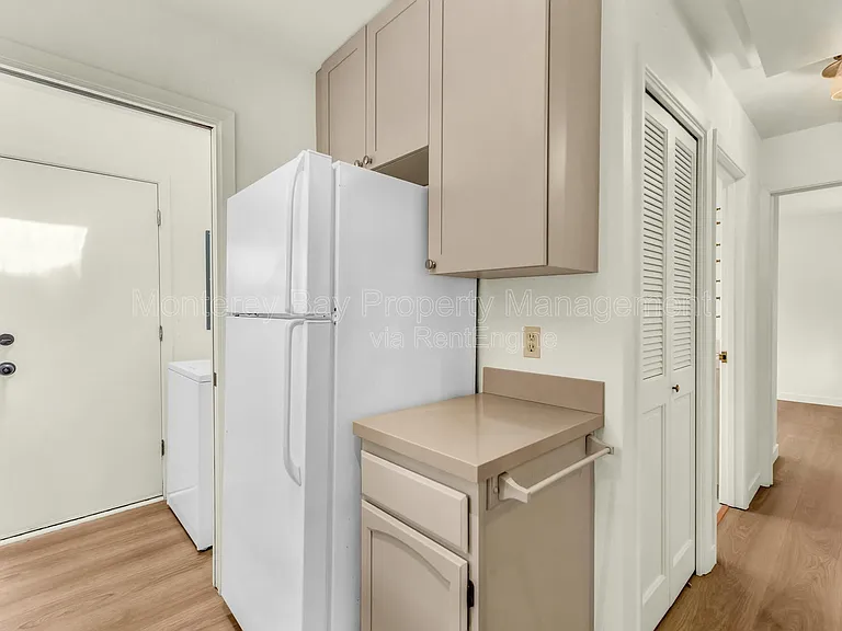 706 Crocker Ave — Photo 8