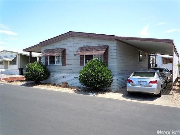 2nd image of 137 Gardenia Ave #137