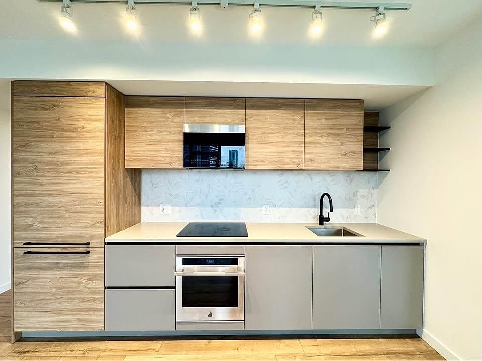 1st image of 10448 University Dr #6XX