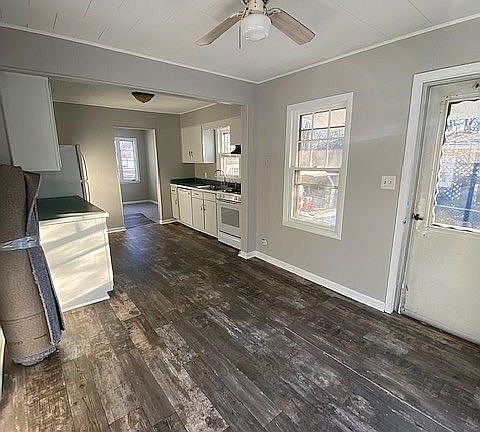 2nd image of 7205 Macarthur Ave