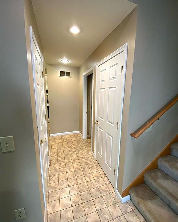 132 Stratford Ln, photo 10