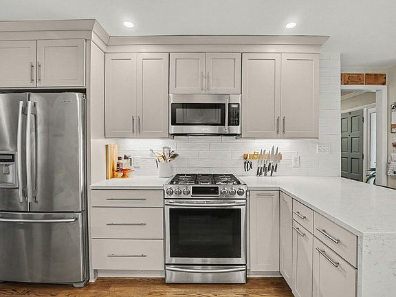 4th image of 2205 Kilburn Rd