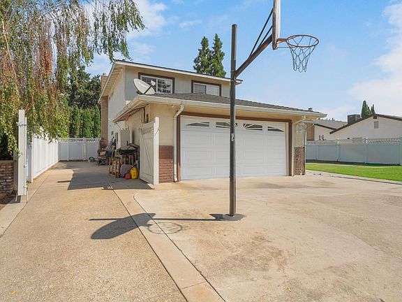 3rd image of 924 Alpine Ave