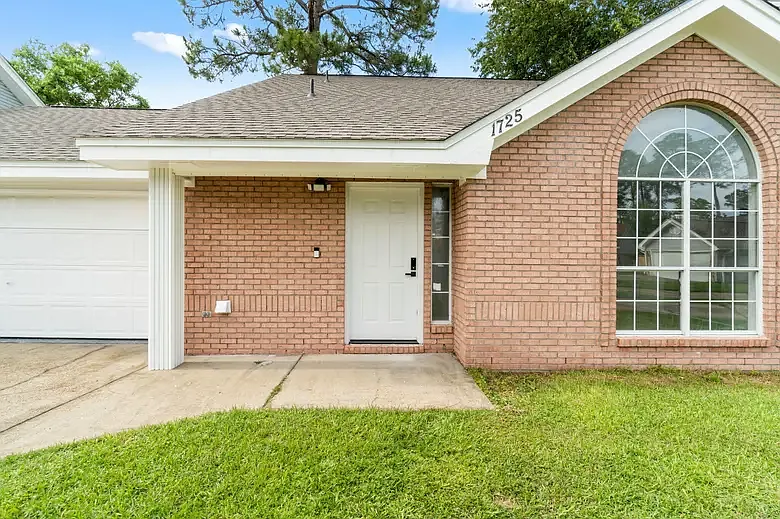 3 bed, 1223 sqft, $2,600 — Photo 3