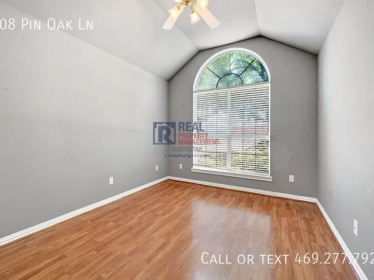 308 Pin Oak Ln — Photo 16