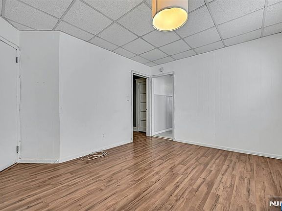 3rd image of 349 Undercliff Ave