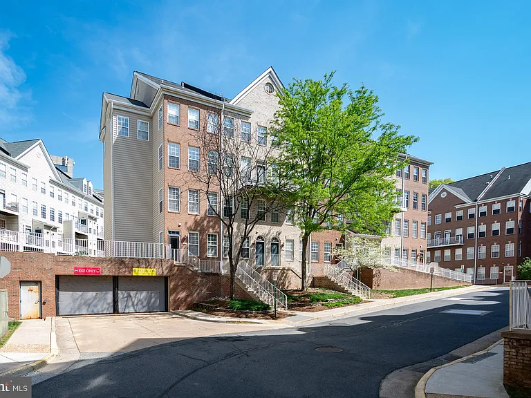 2664 Manhattan Pl #305 — Photo 4