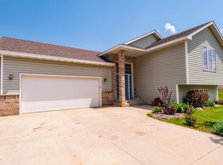 657 S Pointe Ct SW, Rochester, MN 55902