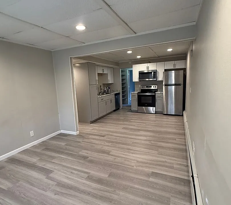 253 E 8th Ave