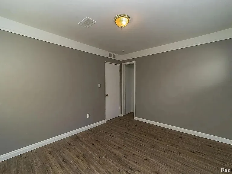 14376 Knox Ave — Photo 7