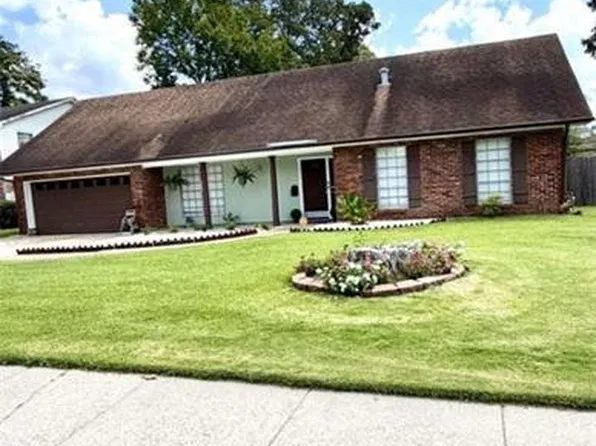 1375 Silverton Dr, Baton Rouge, LA 70815