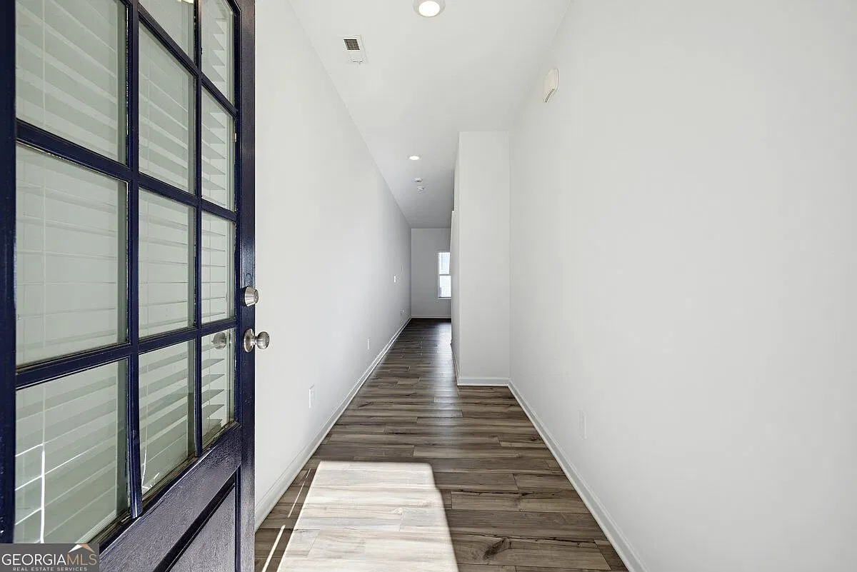 3 bed, 2.5 bath, 1714 sqft, $2,350 — Photo 4