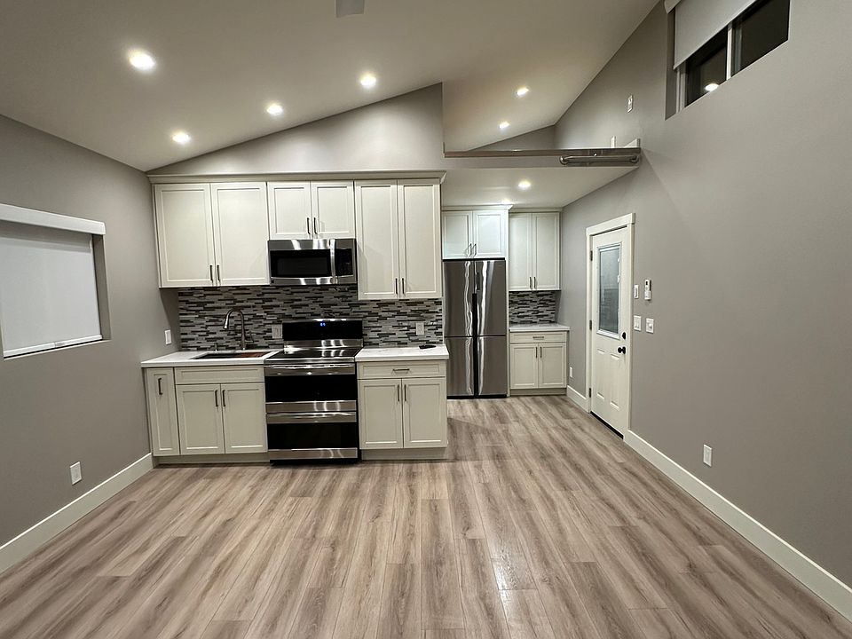 kitchen, oven, no dishwsher
