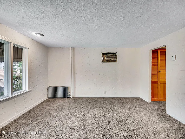 1020 Farber Ct — Photo 6