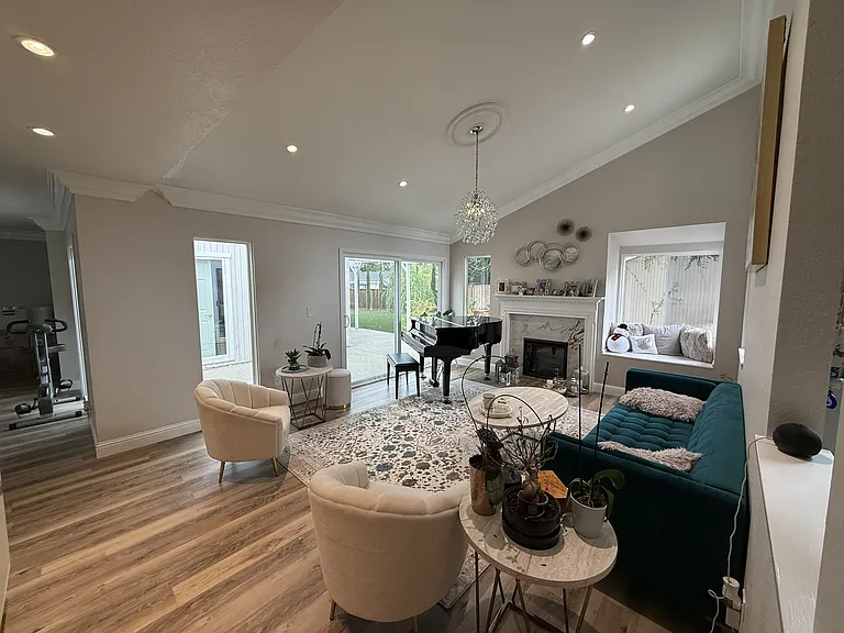 328 Flaming Oak Dr — Photo 1