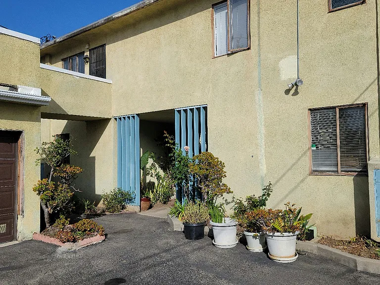421 San Vicente Apartments — Photo 14