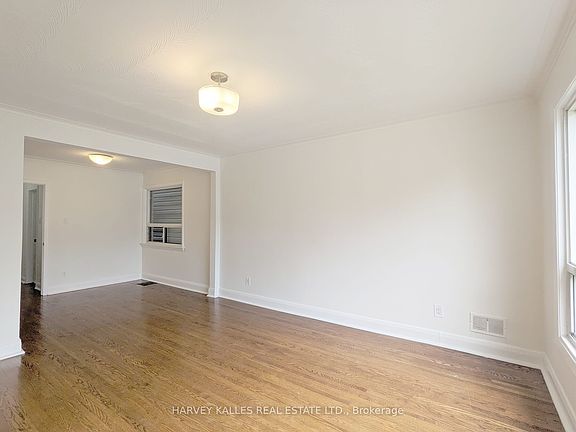 5th image of 242 Robina Ave