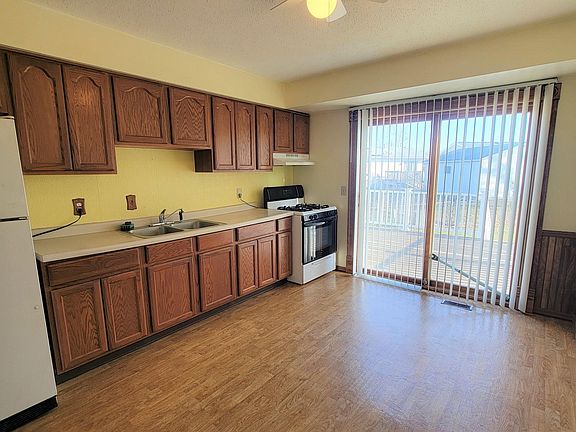 3rd image of 2628 W 55th St