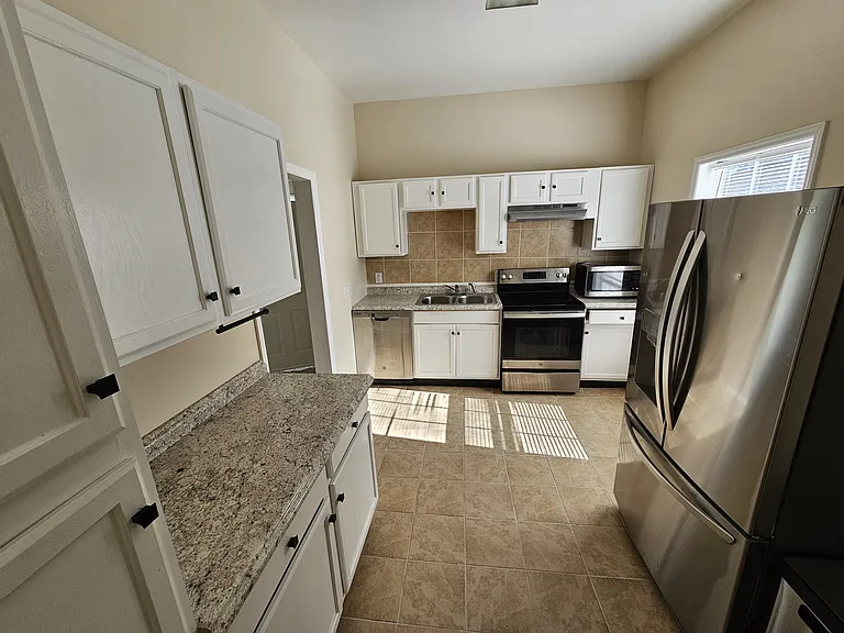 105 Idol St — Photo 6
