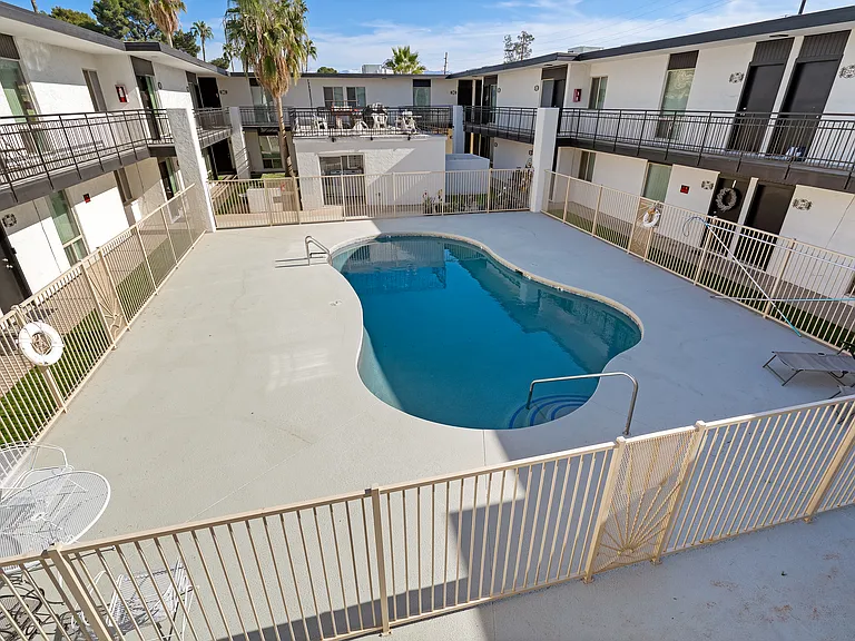 5570 E Hampton St #205 — Photo 2