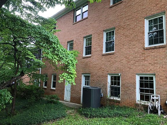 2nd image of 2324 Heronhill Pl